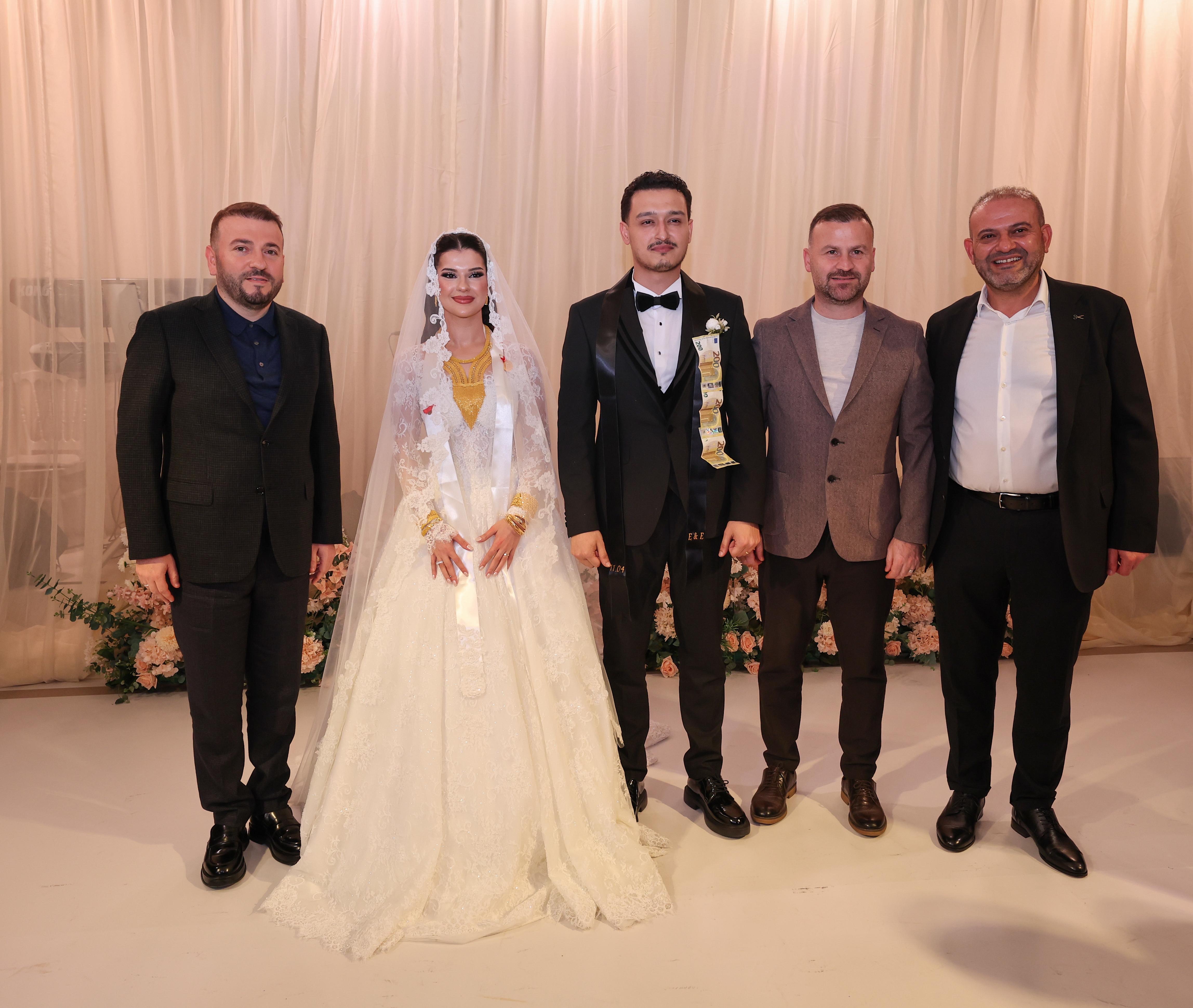 Belediye Başkanımız Mustafa Candaroğlu ile birlikte bugün dünya evine girenlerin mutluluğuna şahitlik ettik.