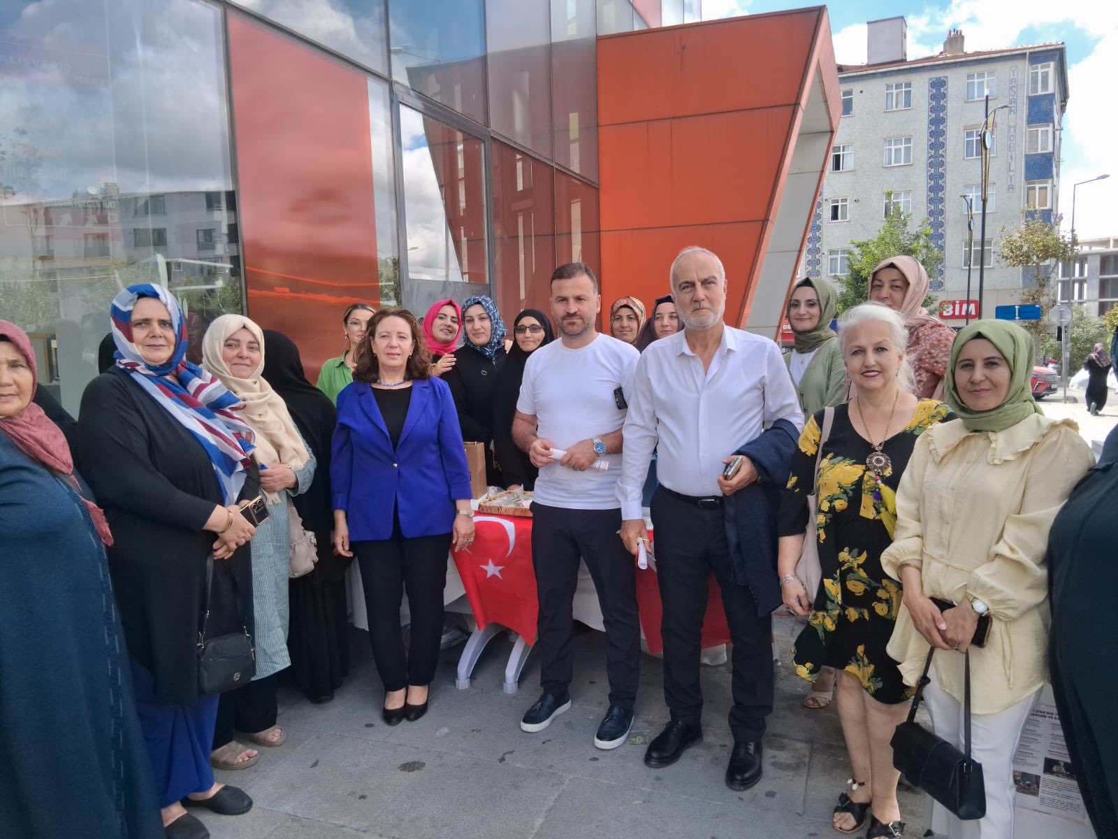 Avlu34 Avm önünde halkımızla buluştuk