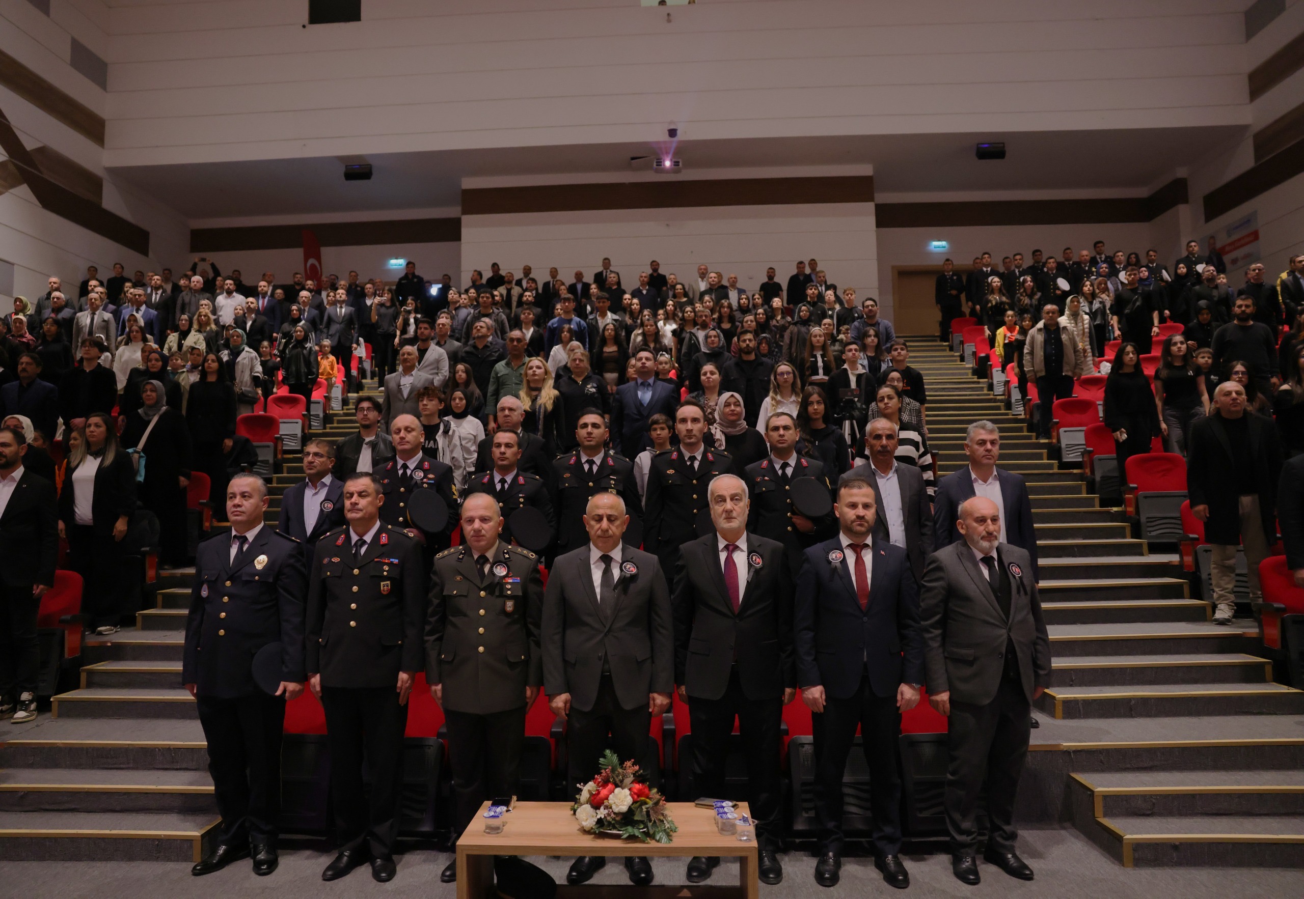 Gazi Mustafa Kemal Atatürk’ün vefatının 87. yılında, ilçemizde düzenlenen 10 Kasım Atatürk’ü Anma Programı ve Sergi Açılışı Avlu 34 AVM Konferans Salonunda gerçekleştirdik